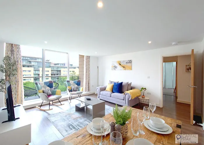 Free Parking - Serviced Two Bed Apartment London Docklands