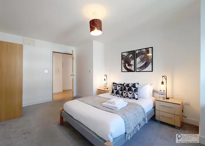 Free Parking - Serviced Two Bed Apartment London Docklands