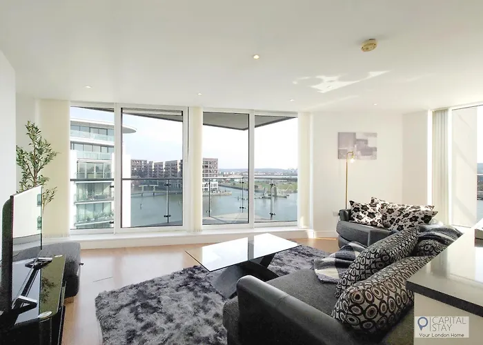 Free Parking - Serviced Two Bed Apartment London Docklands