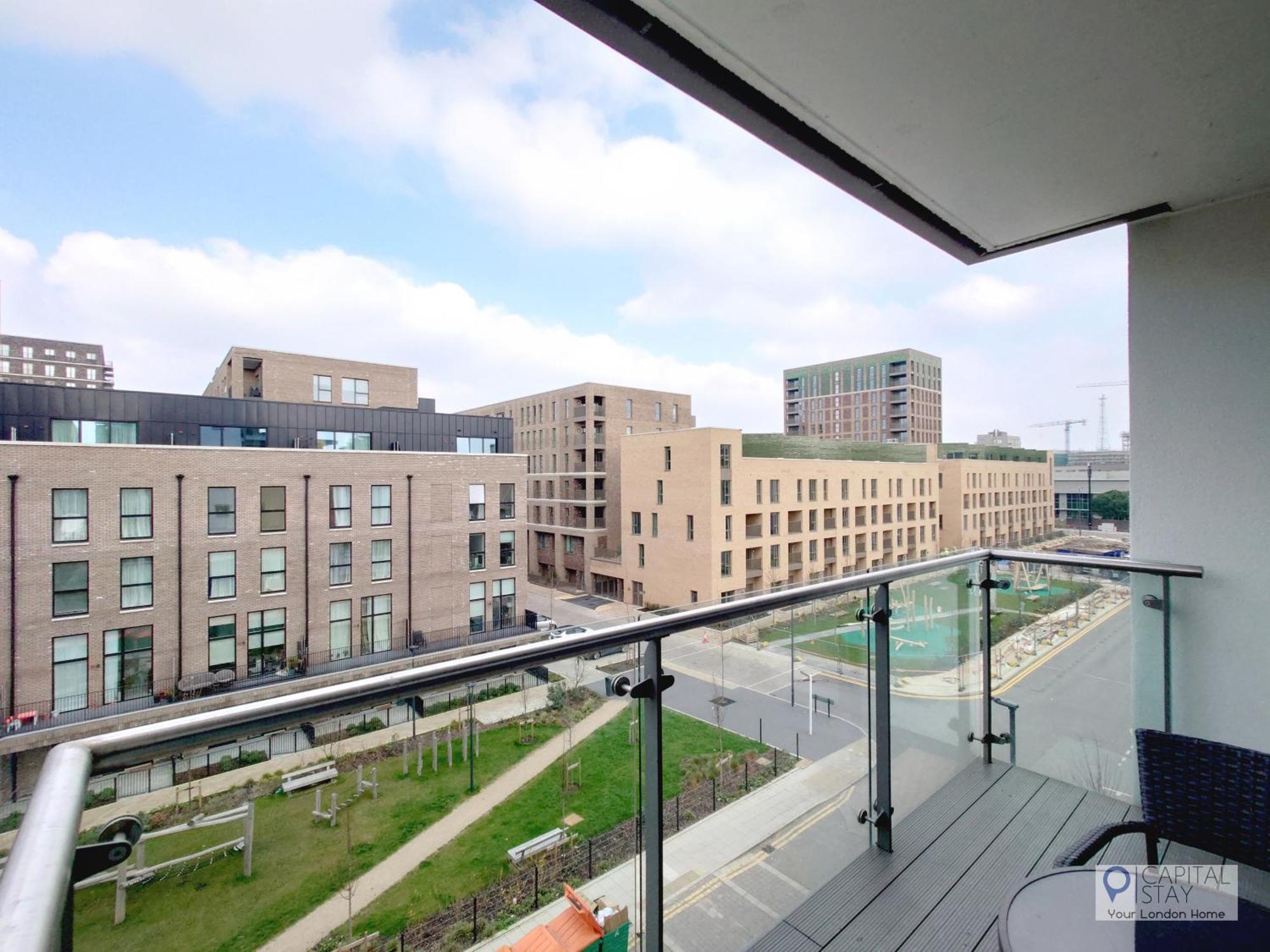 Free Parking - Serviced Two Bed London Docklands *