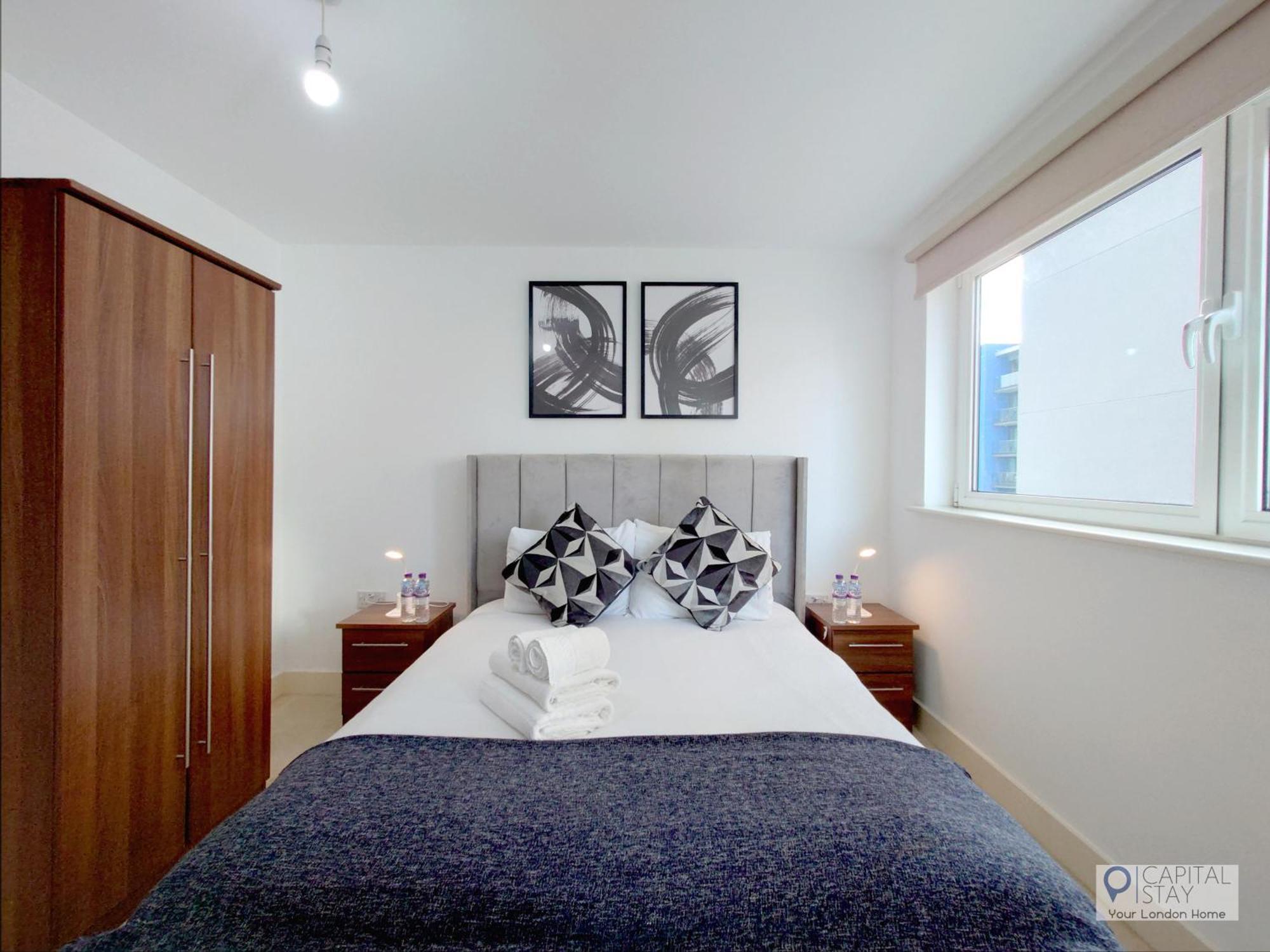 Free Parking - Serviced Two Bed London Docklands