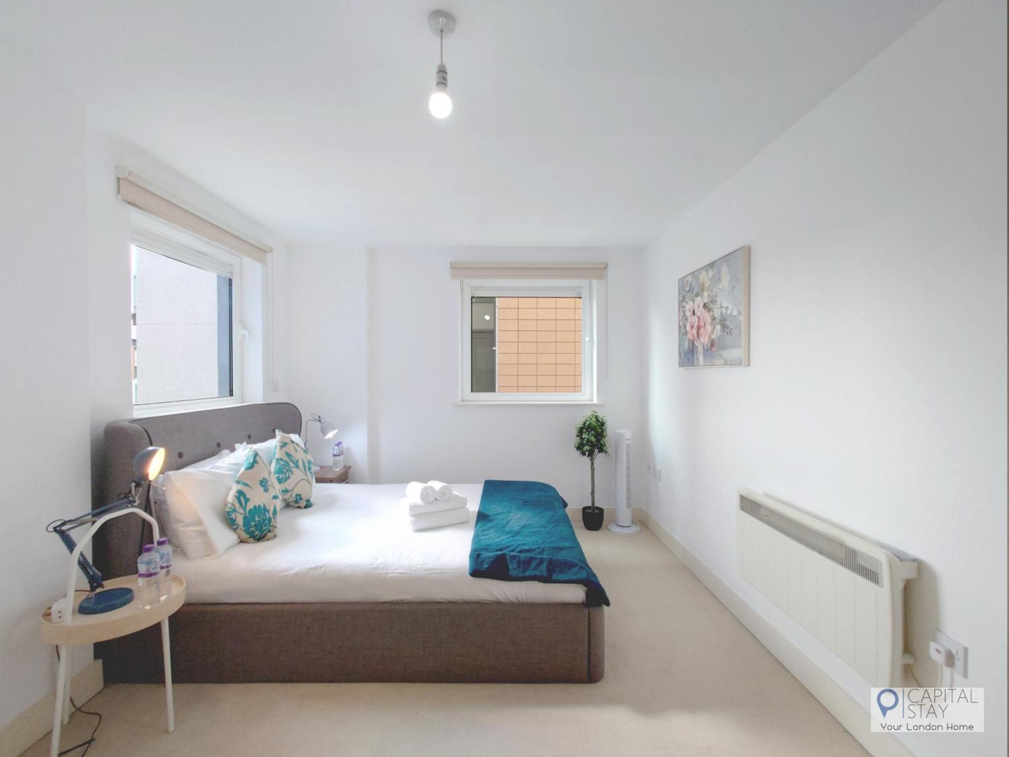 Free Parking - Serviced Two Bed London Docklands Apartment *