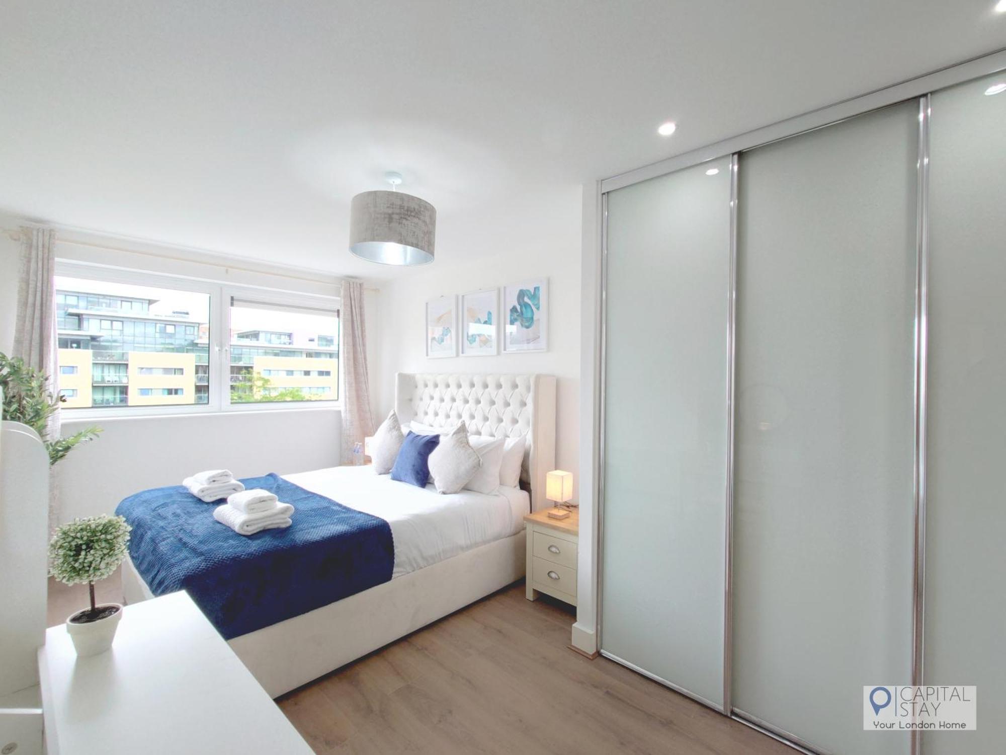 Free Parking - Serviced Two Bed London Docklands