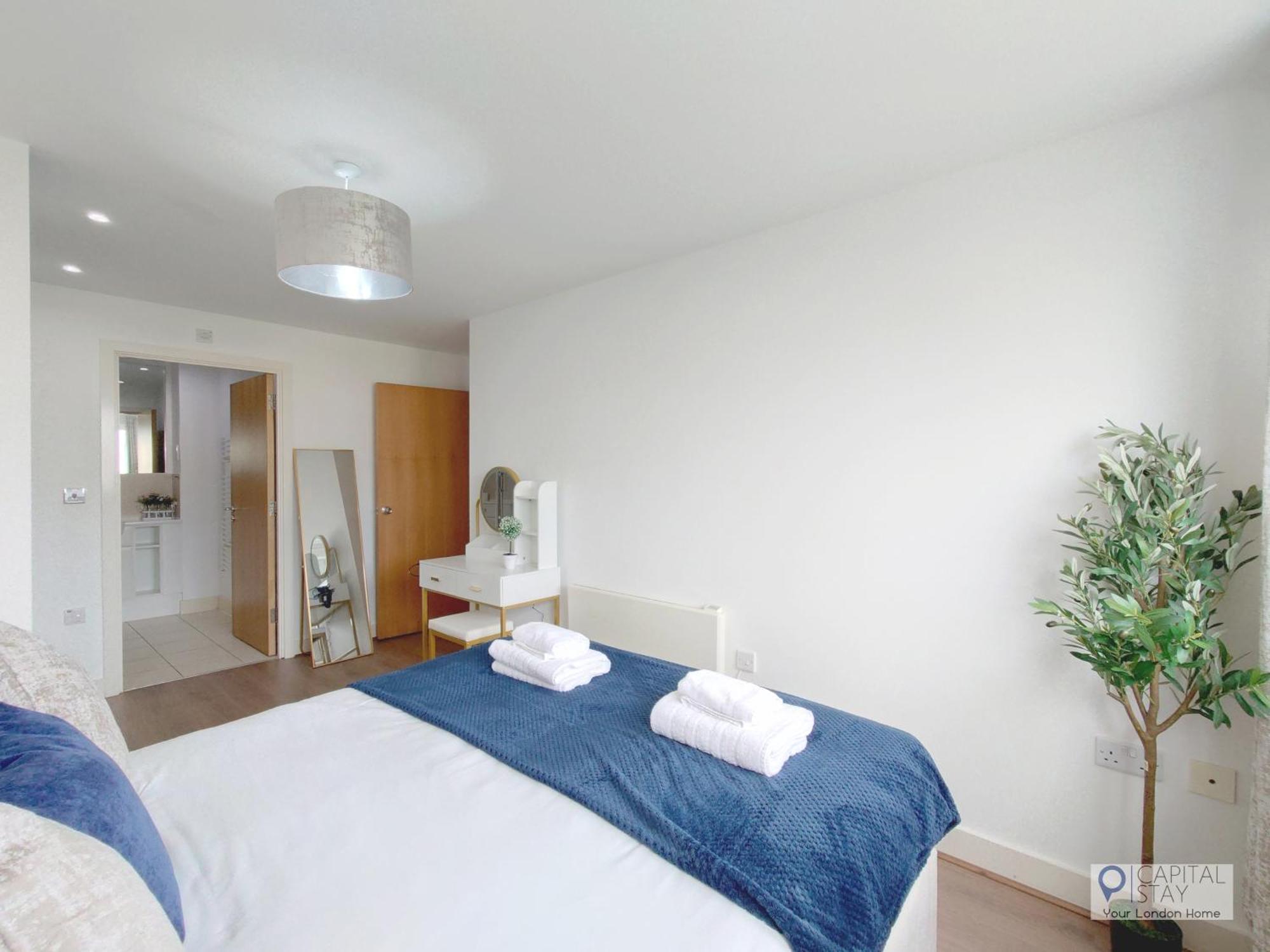 Free Parking - Serviced Two Bed London Docklands *