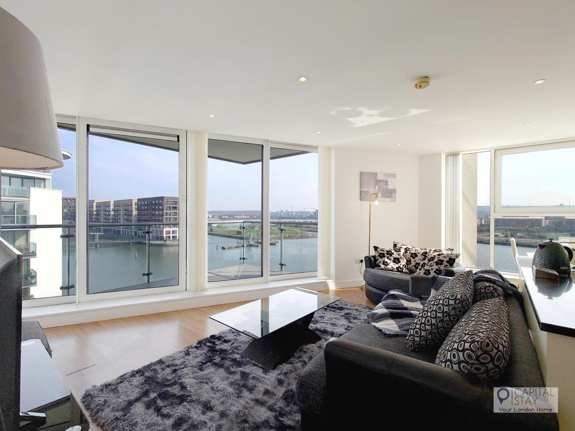 Free Parking - Serviced Two Bed London Docklands