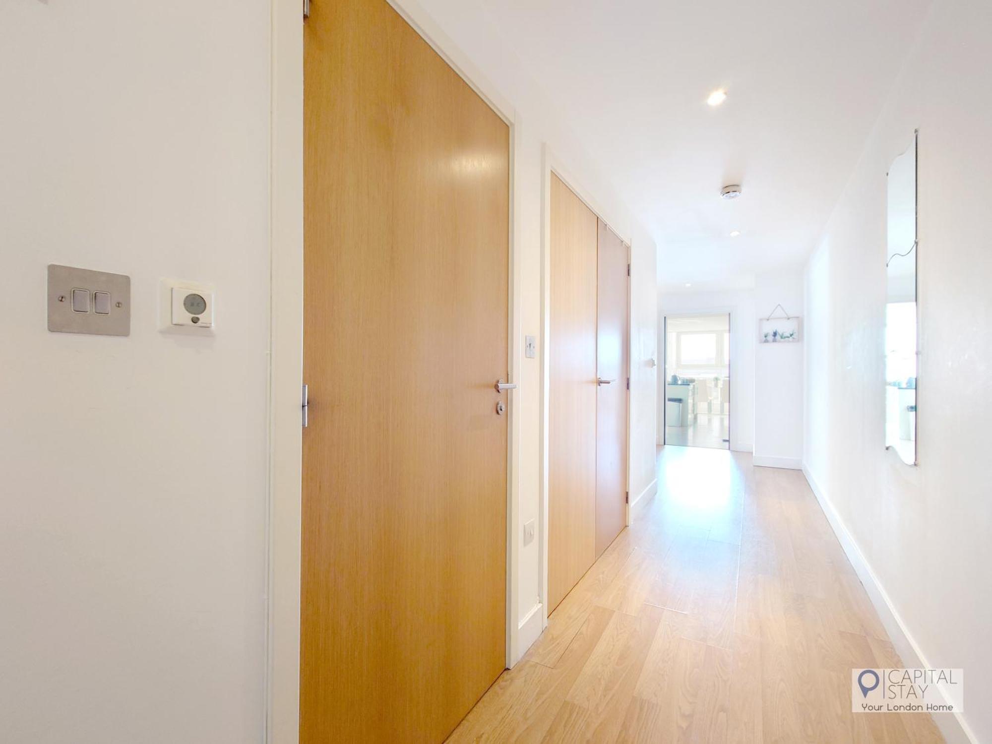 Free Parking - Serviced Two Bed London Docklands Apartment *