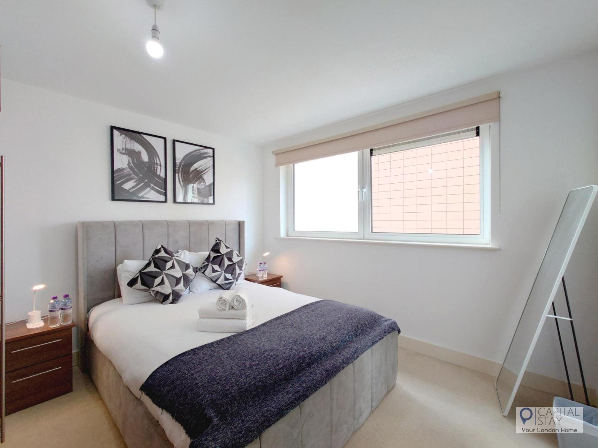 Free Parking - Serviced Two Bed London Docklands