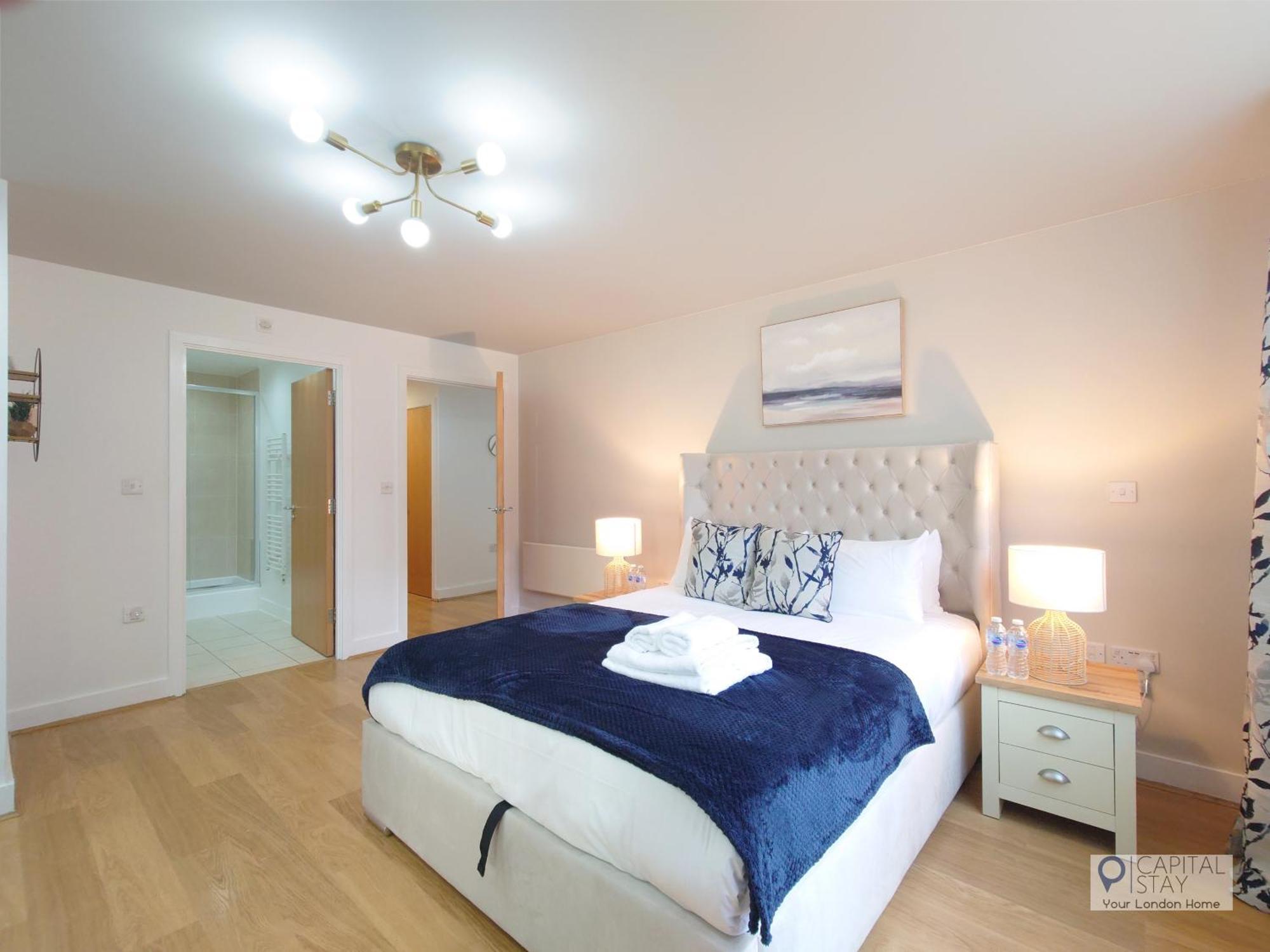 Free Parking - Serviced Two Bed London Docklands